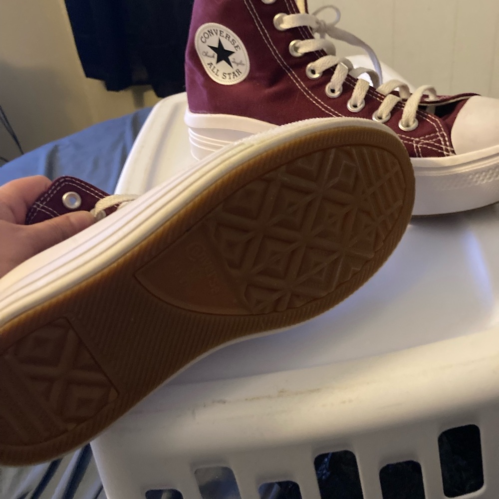 Women’s worn once size 8.5 converse platform